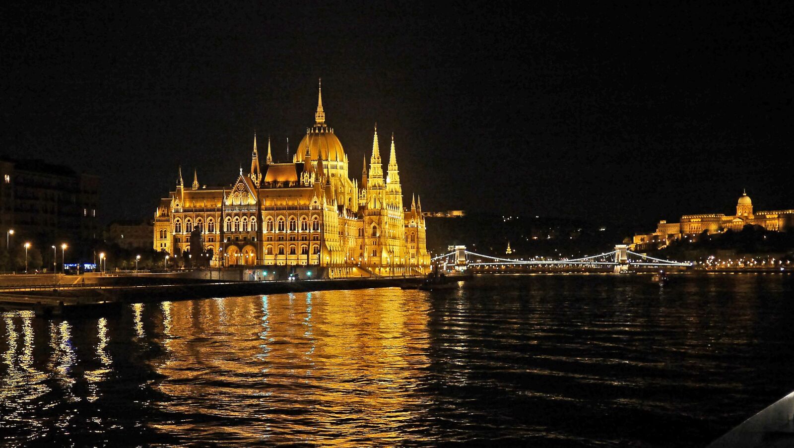 Panasonic Lumix DMC-GH3 sample photo. Budapest at night, illuminated photography