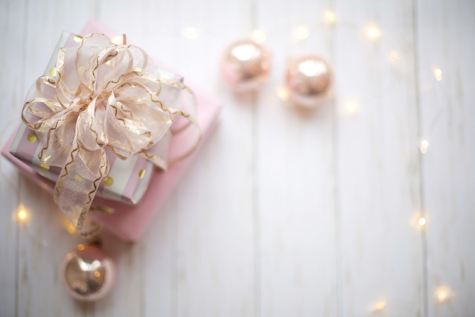 Canon EF 50mm F1.4 USM sample photo. Pink, christmas, border photography