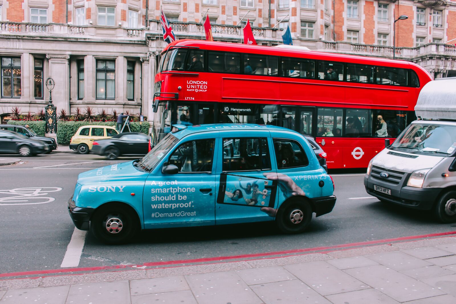 Canon EOS 700D (EOS Rebel T5i / EOS Kiss X7i) sample photo. Vehicle, london, united kingdom photography