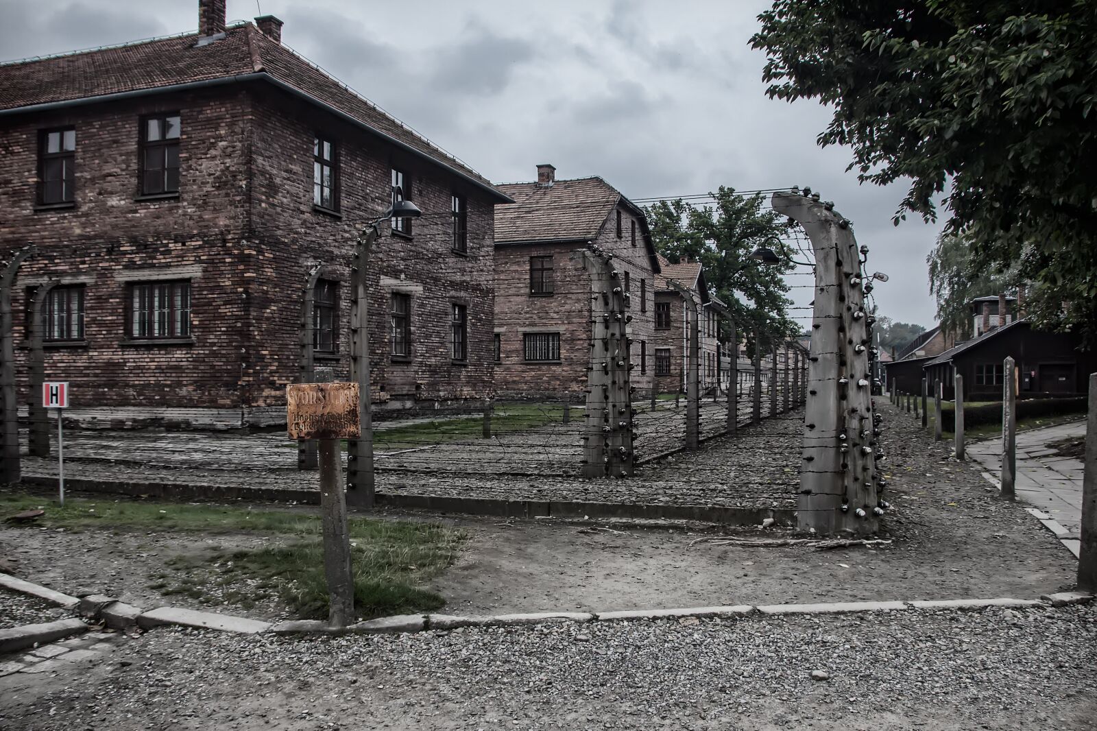 Canon EOS 600D (Rebel EOS T3i / EOS Kiss X5) sample photo. Auschwitz i, auschwitz, poland photography