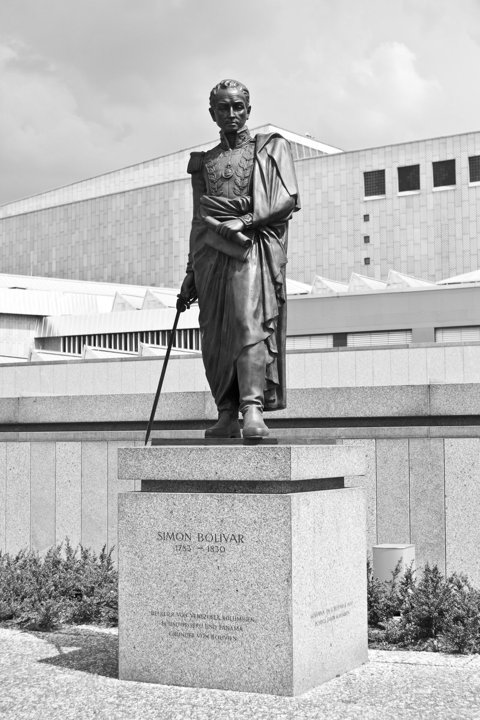 Canon EOS 450D (EOS Rebel XSi / EOS Kiss X2) sample photo. Statue, sculpture, berlin photography