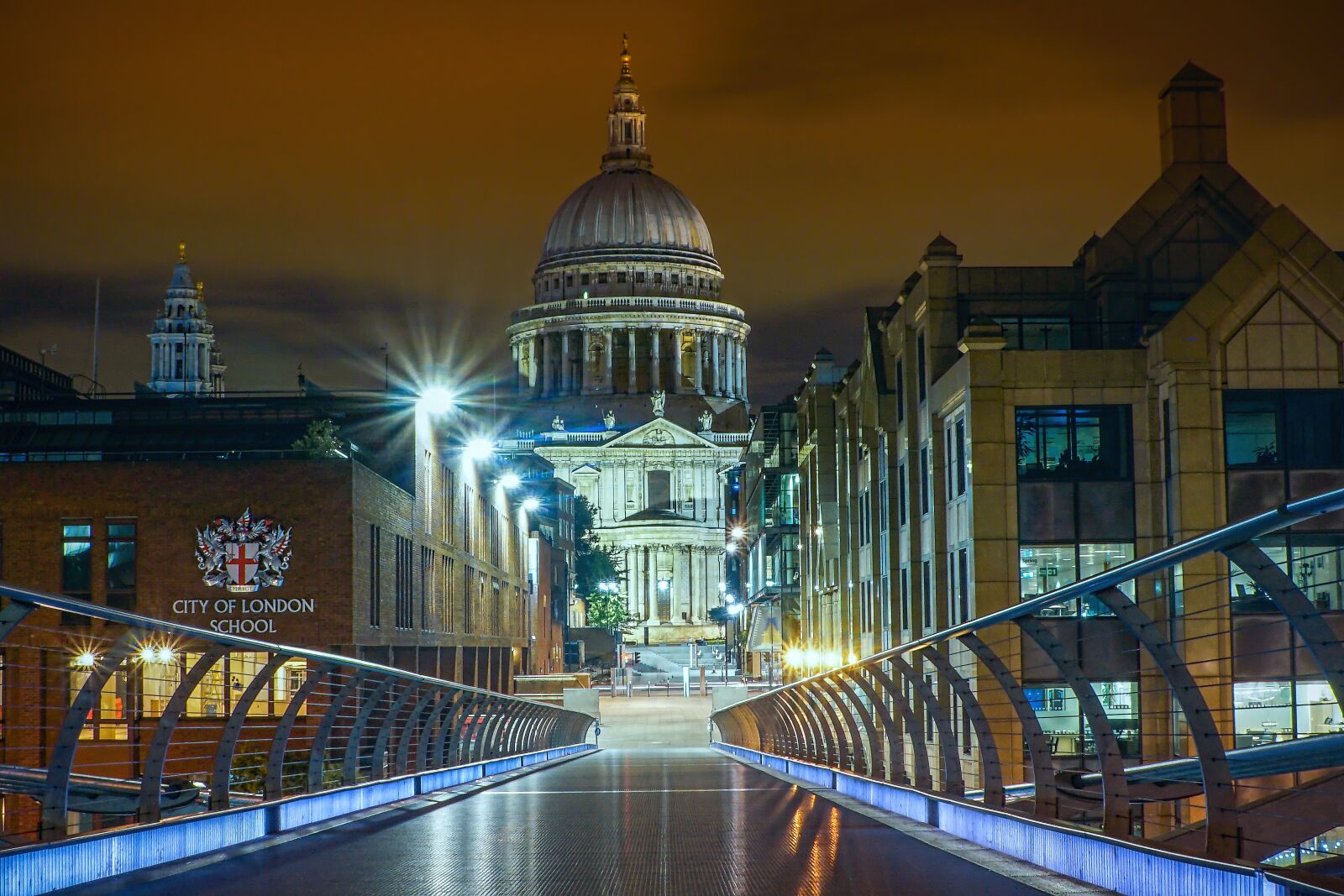 Sony a6000 + Sony E 18-55mm F3.5-5.6 OSS sample photo. London, united kingdom, st photography