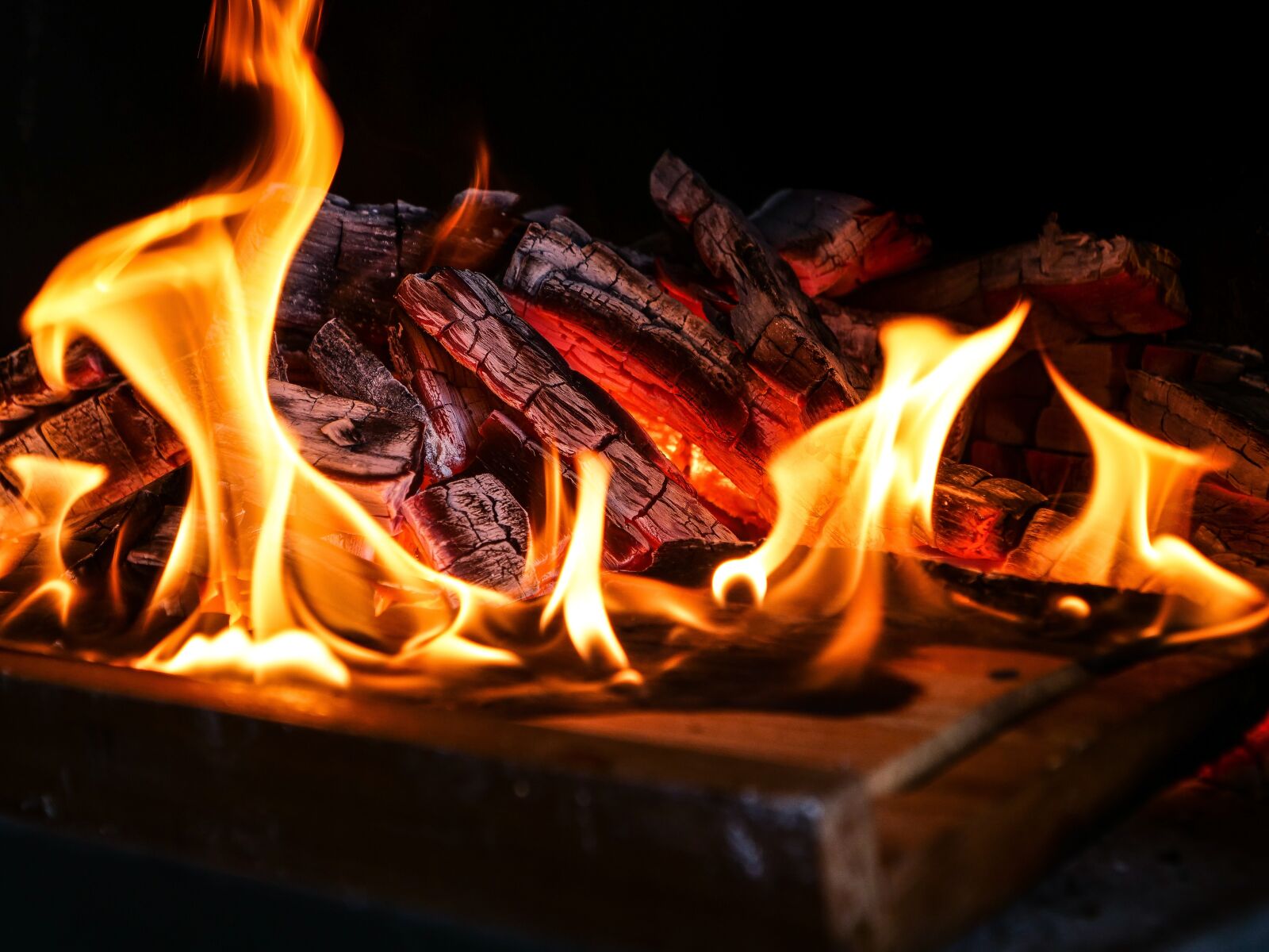 LEICA DG 12-60/F2.8-4.0 sample photo. Flare-up, heat, fireplace photography
