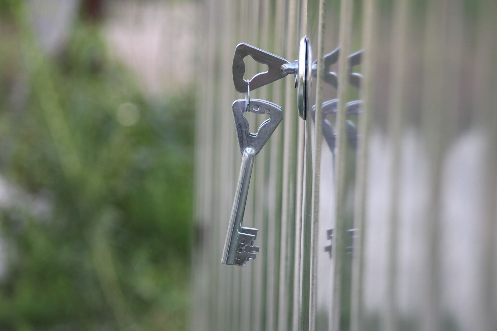 Canon EF75-300mm f/4-5.6 sample photo. Key, gateway, castle photography