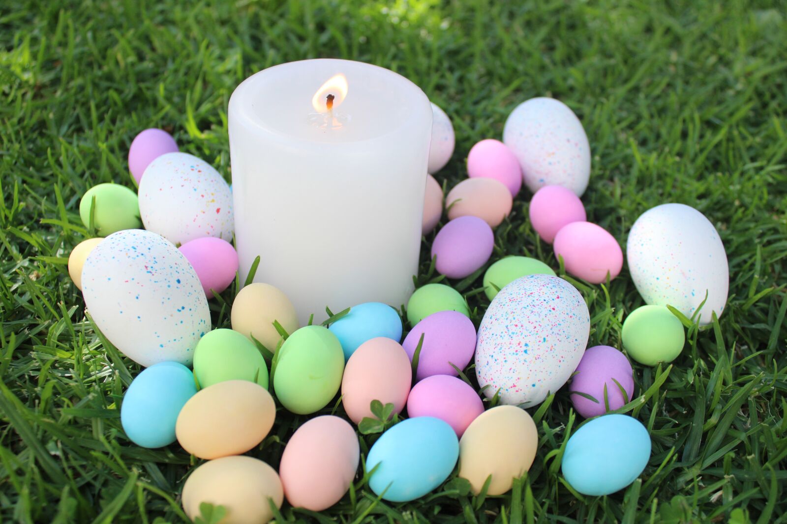 Canon EOS 2000D (EOS Rebel T7 / EOS Kiss X90 / EOS 1500D) sample photo. Easter, easter candle, garden photography