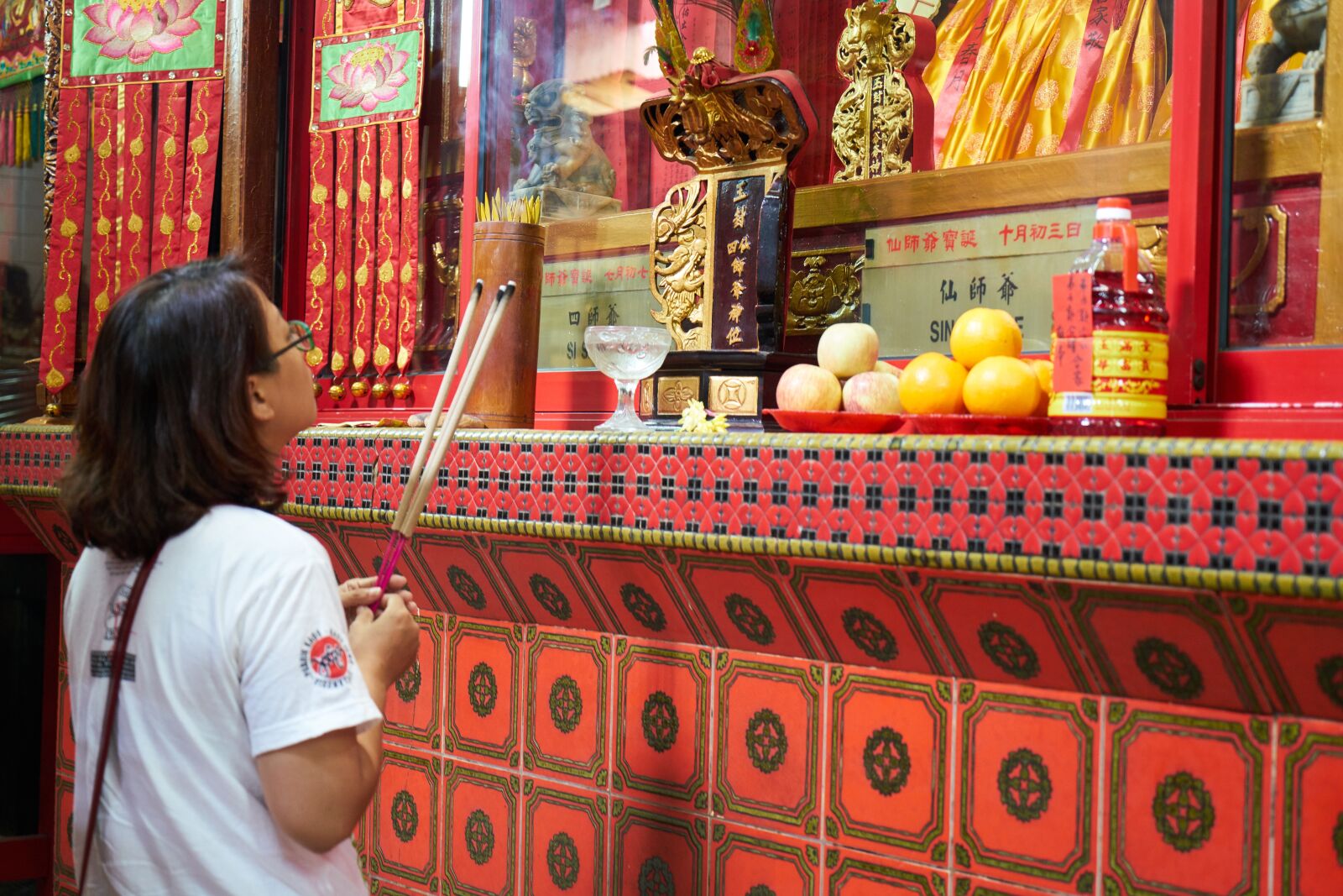 Sony a7R II sample photo. Temple, buddhist, incense photography