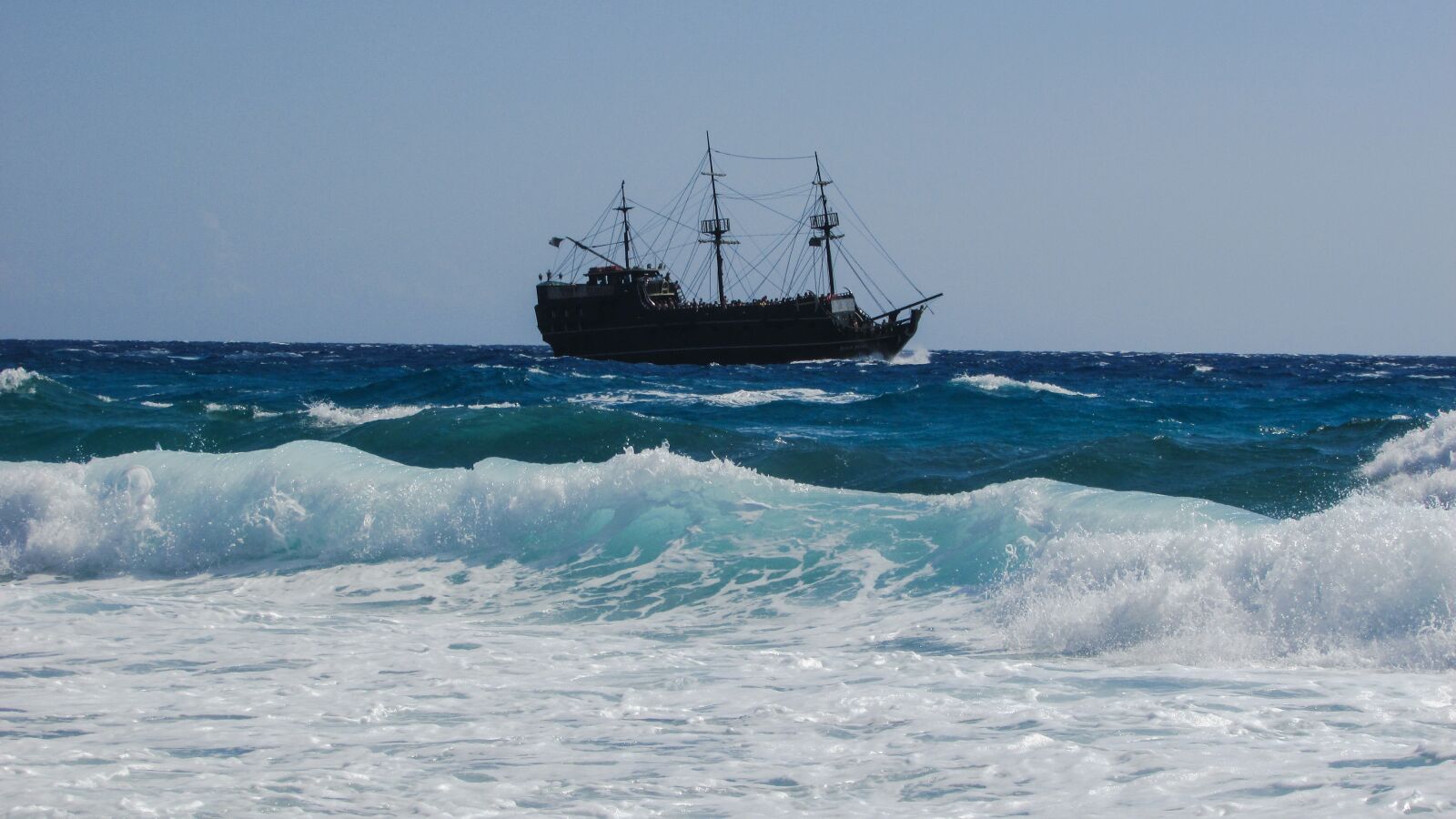Canon PowerShot SX400 IS sample photo. Wave, smashing, sea photography