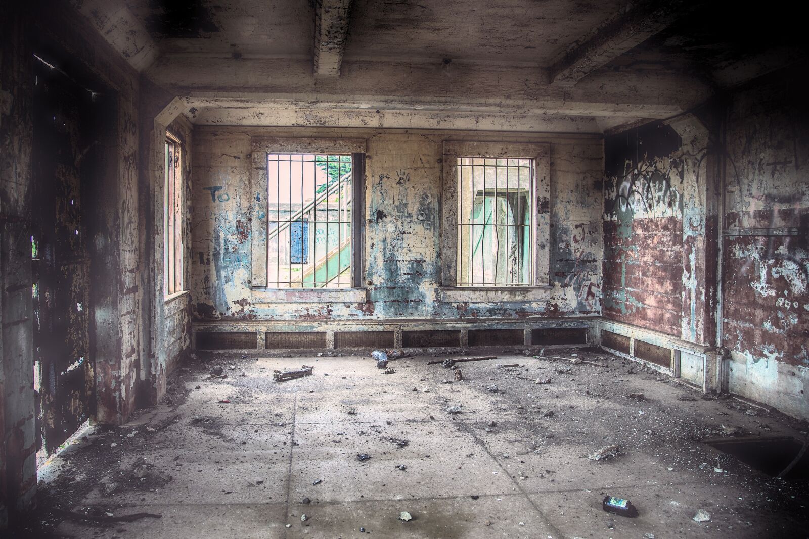 Canon EOS 6D + Canon EF 24-105mm F4L IS USM sample photo. Abandoned, derelict, ruin photography