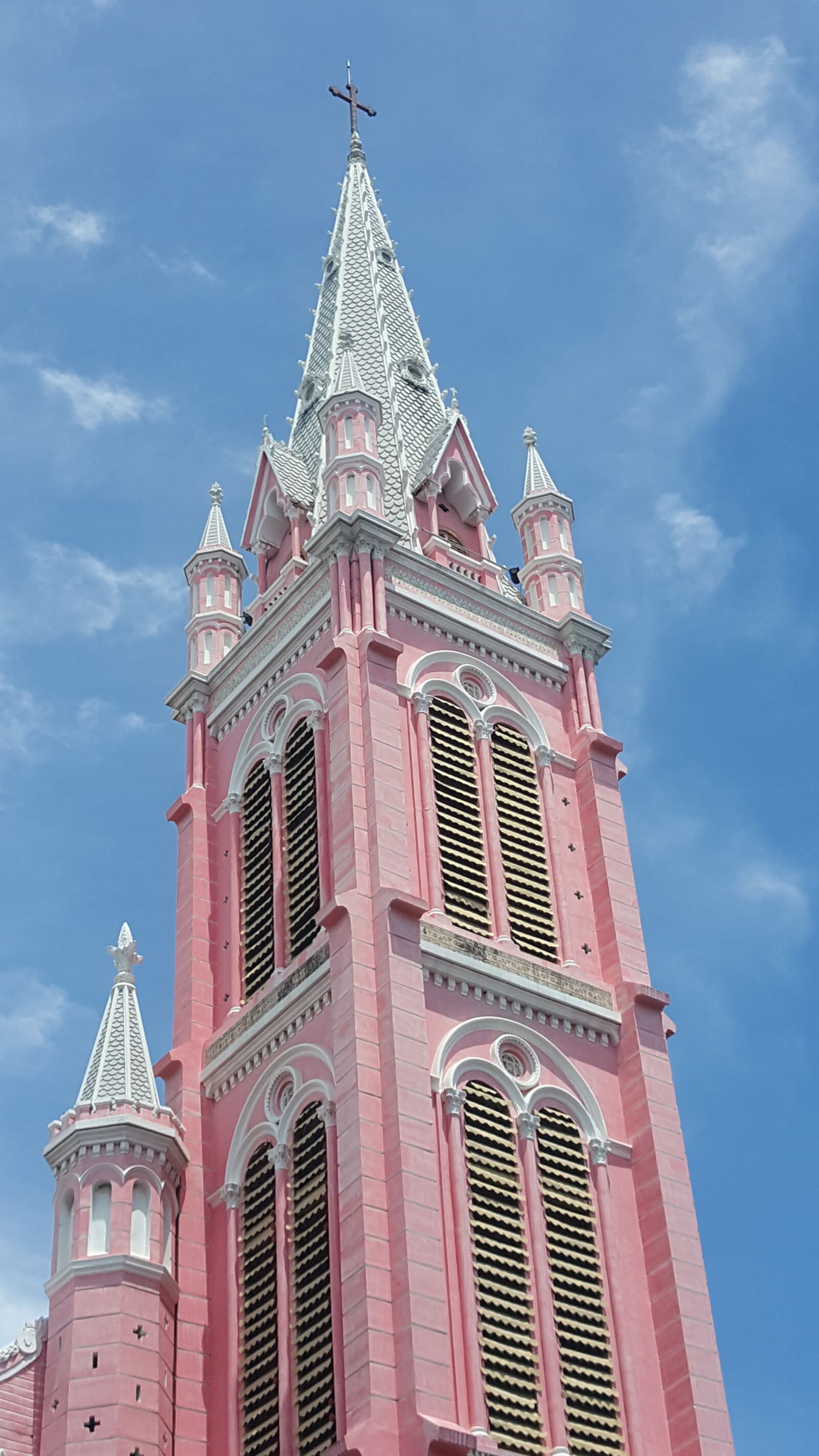 Samsung Galaxy Note5 sample photo. Cathedral, pink, building photography