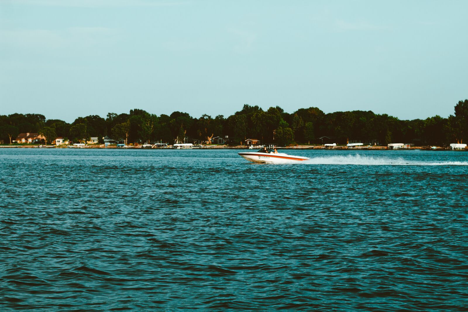 Canon EOS 70D + Canon EF 50mm F1.8 STM sample photo. Lake, boat, summer photography
