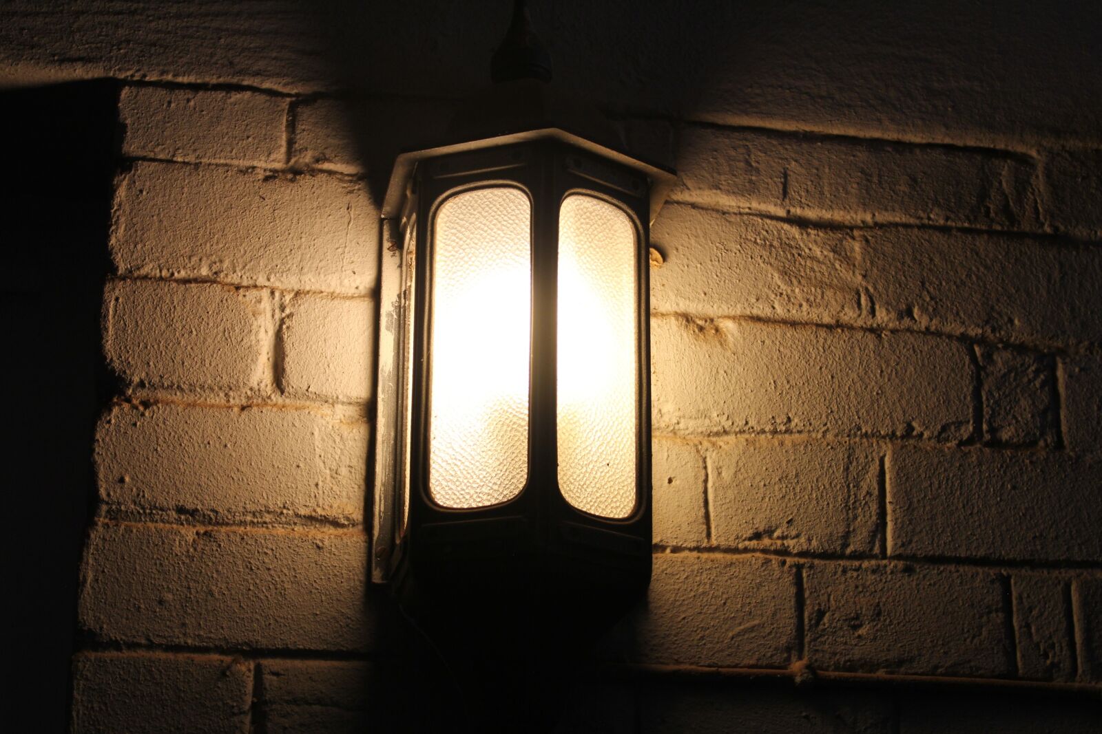 Canon EOS 550D (EOS Rebel T2i / EOS Kiss X4) sample photo. Light, lamp, rustic photography