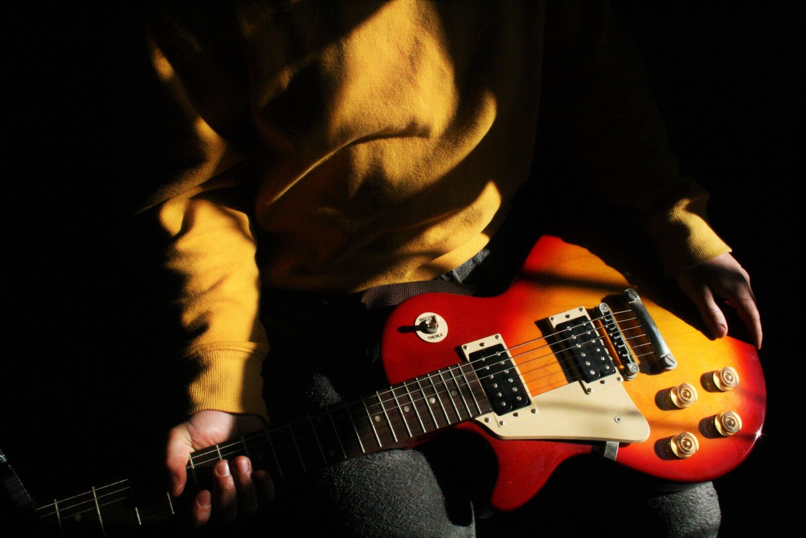 Canon EOS 400D (EOS Digital Rebel XTi / EOS Kiss Digital X) sample photo. Guitar, electric, instrument photography