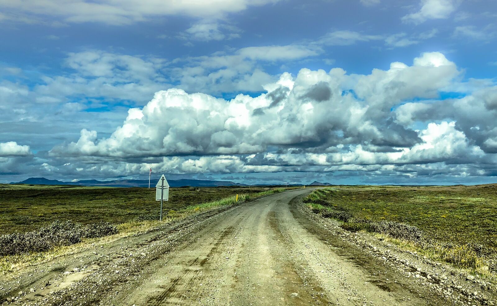 iPhone X back dual camera 4mm f/1.8 sample photo. Way, iceland, landscape photography
