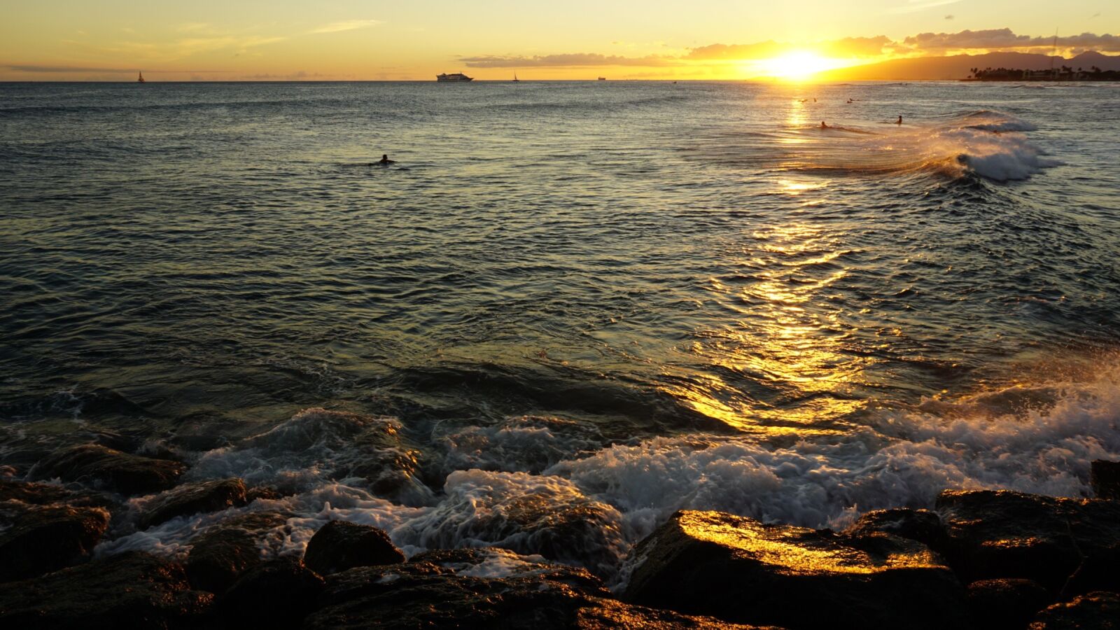 Sony a5100 sample photo. Beach, wave, sea photography