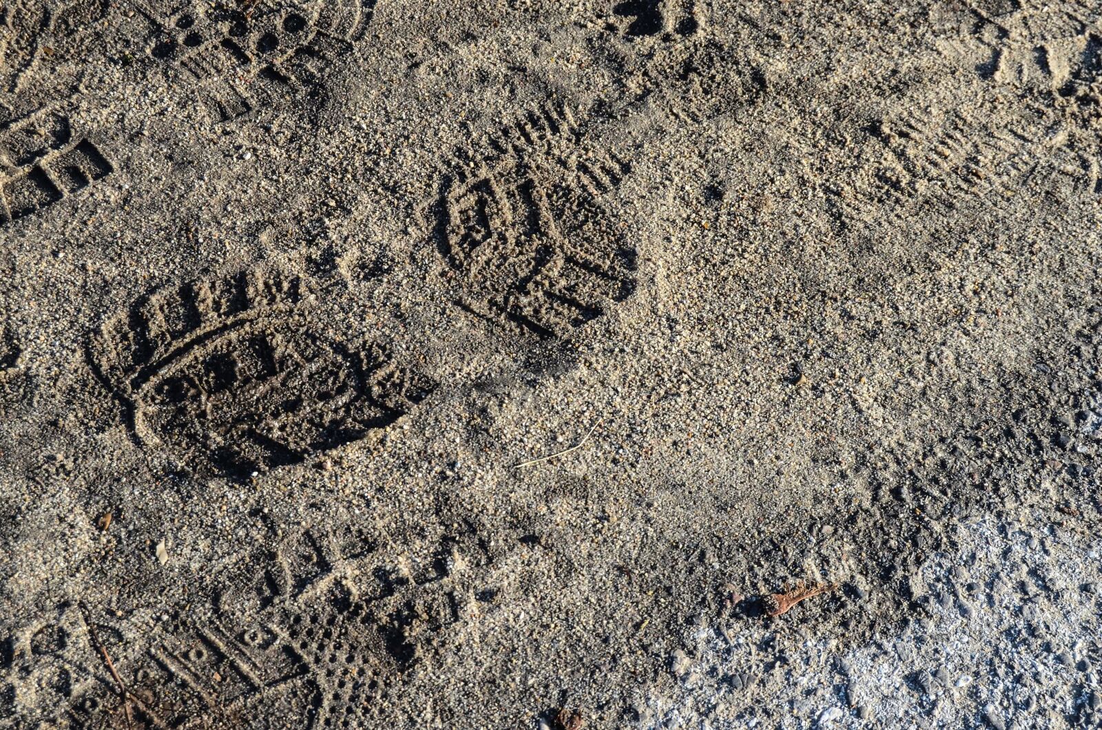 Nikon D5100 sample photo. Sand, trail, footwear, texture photography