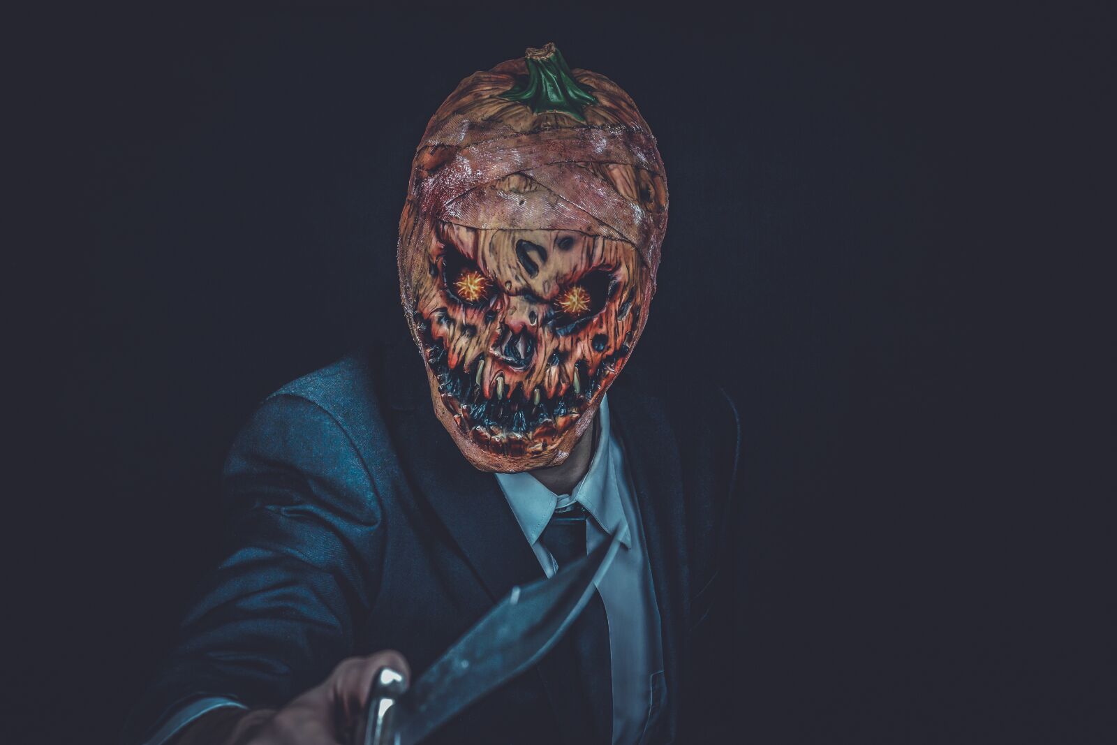 Canon EOS 600D (Rebel EOS T3i / EOS Kiss X5) + Canon EF 50mm F1.8 STM sample photo. Halloween, horror, creepy photography