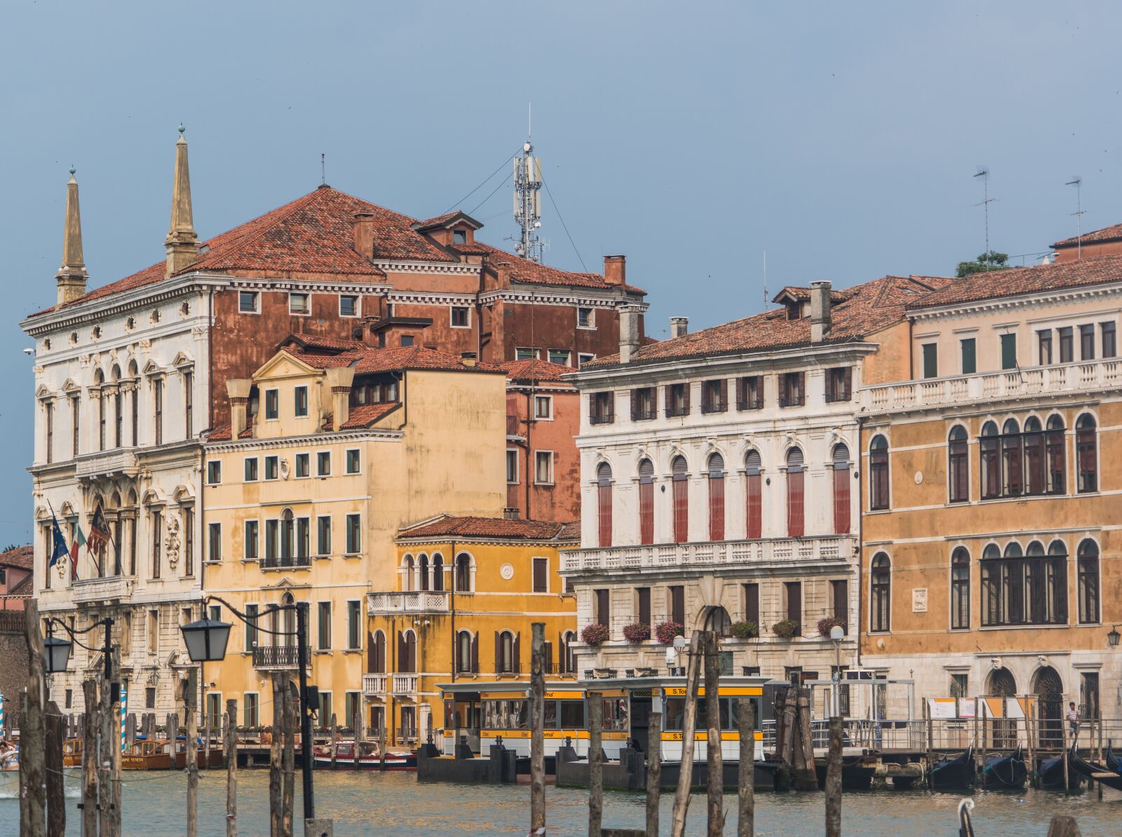 Sony a7R II + Sony FE 24-240mm F3.5-6.3 OSS sample photo. Venice, italy, architecture photography