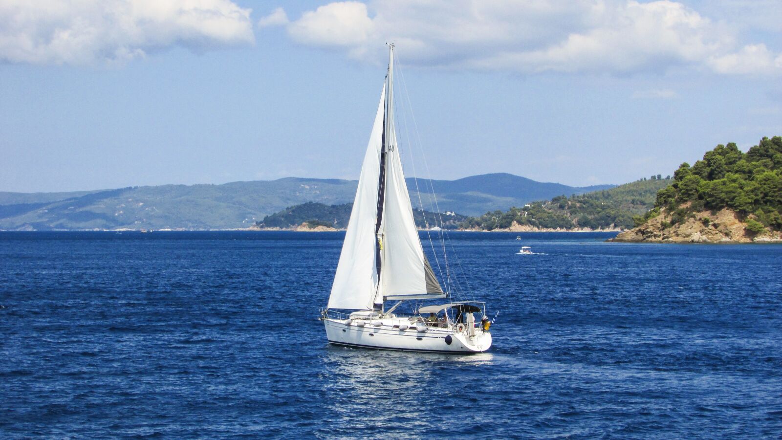 Canon PowerShot SX400 IS sample photo. Yacht, sailing, sea photography
