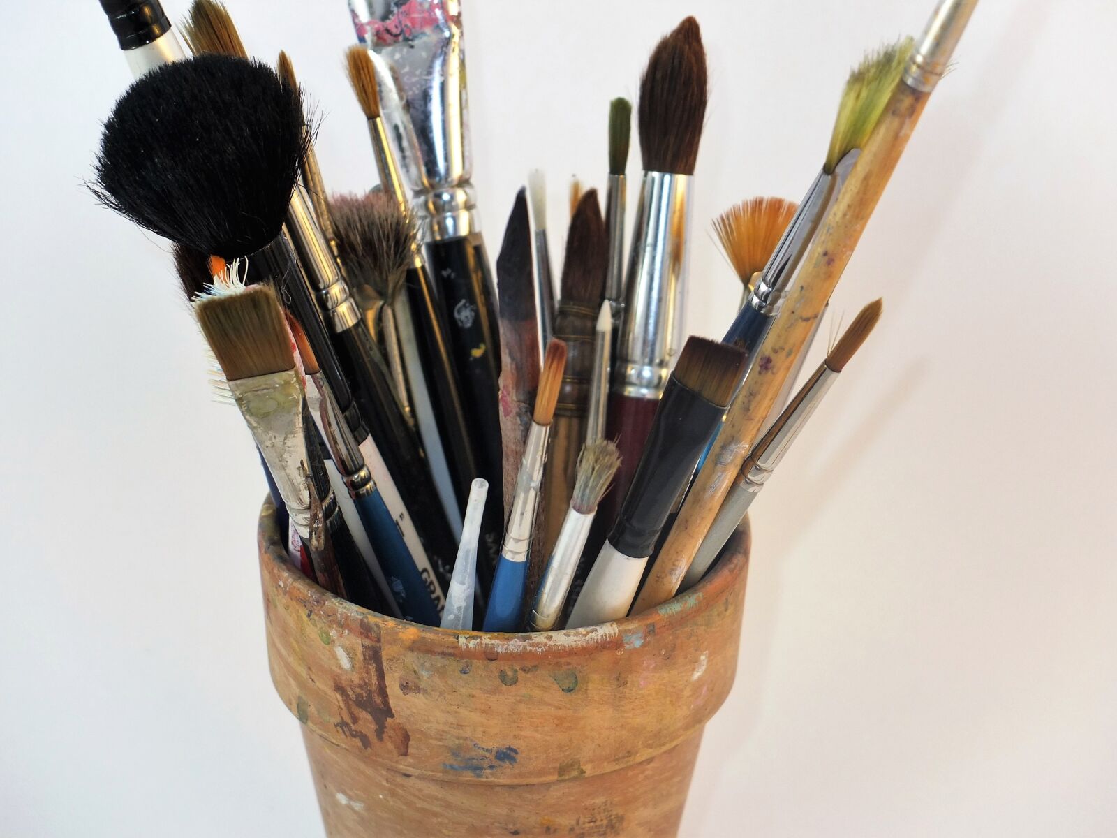 Fujifilm X10 sample photo. Artist's brushes, brushes, brush photography