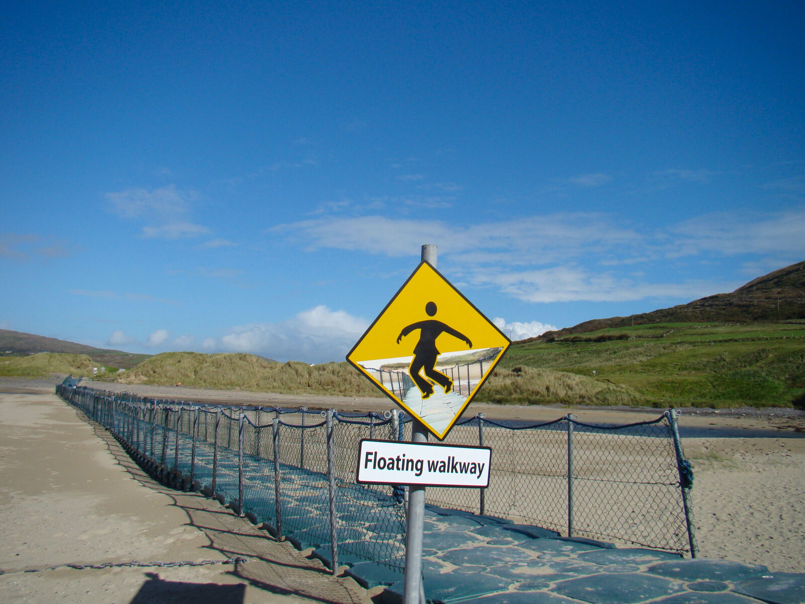 Sony Cyber-shot DSC-H50 sample photo. Beach, dunes, floating, bridge photography