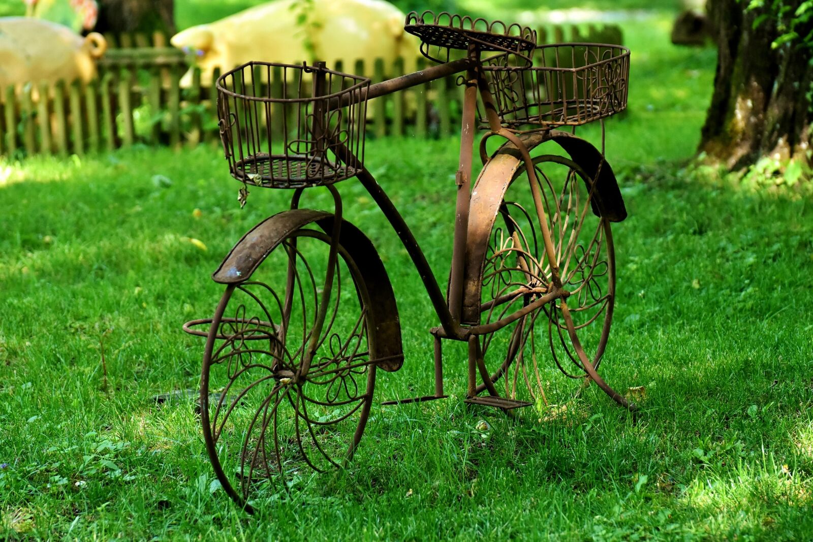 Nikon D7200 sample photo. Bike, decoration, garden photography