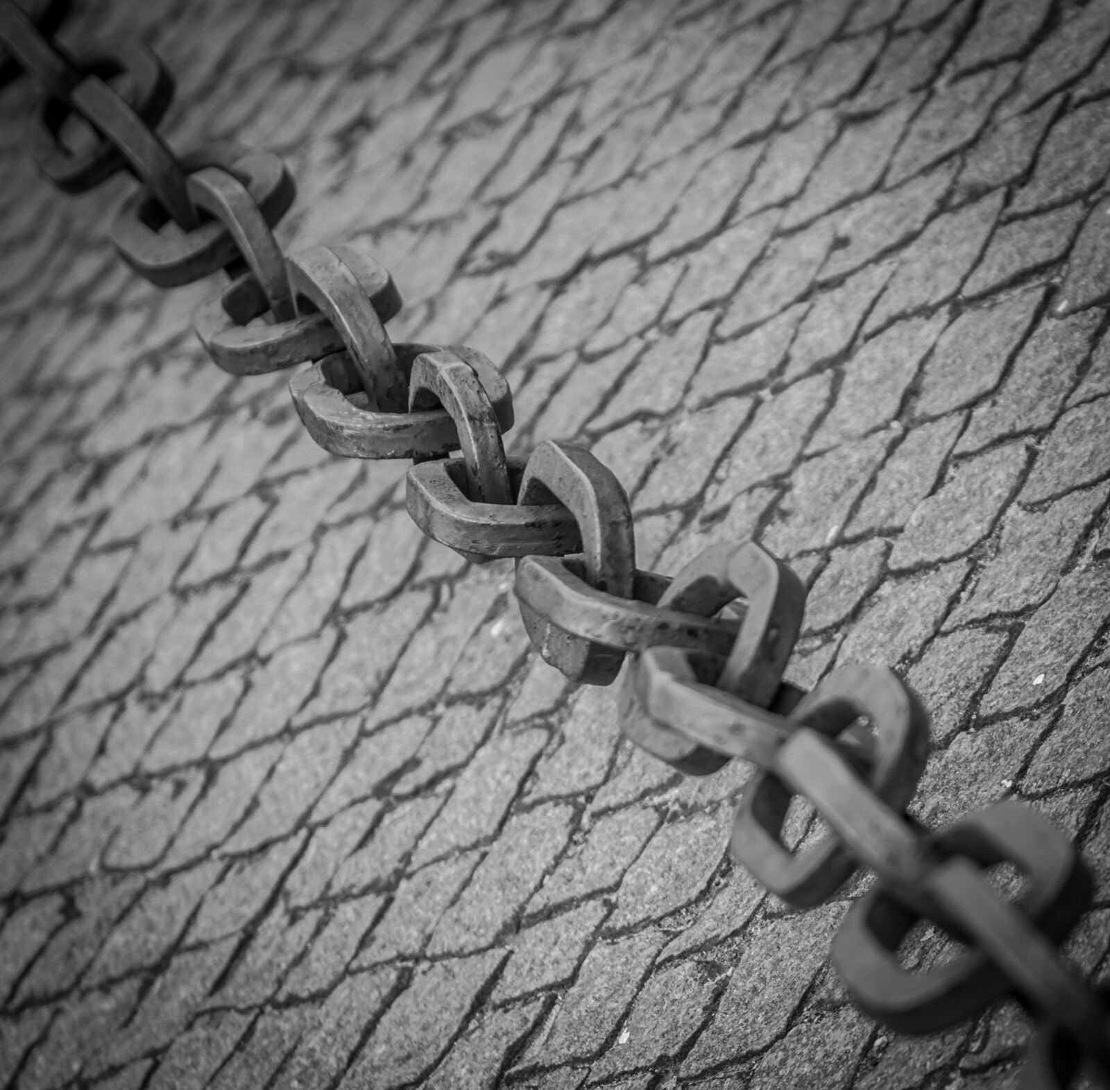 Pentax K-3 sample photo. Iron chain, wrought iron photography