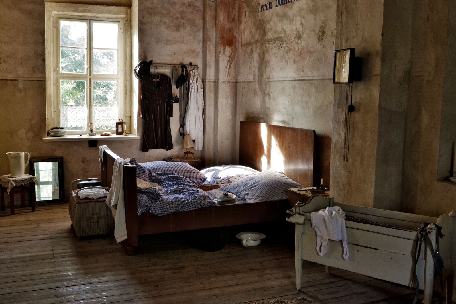 Nikon D5100 sample photo. Bed, cot, old photography