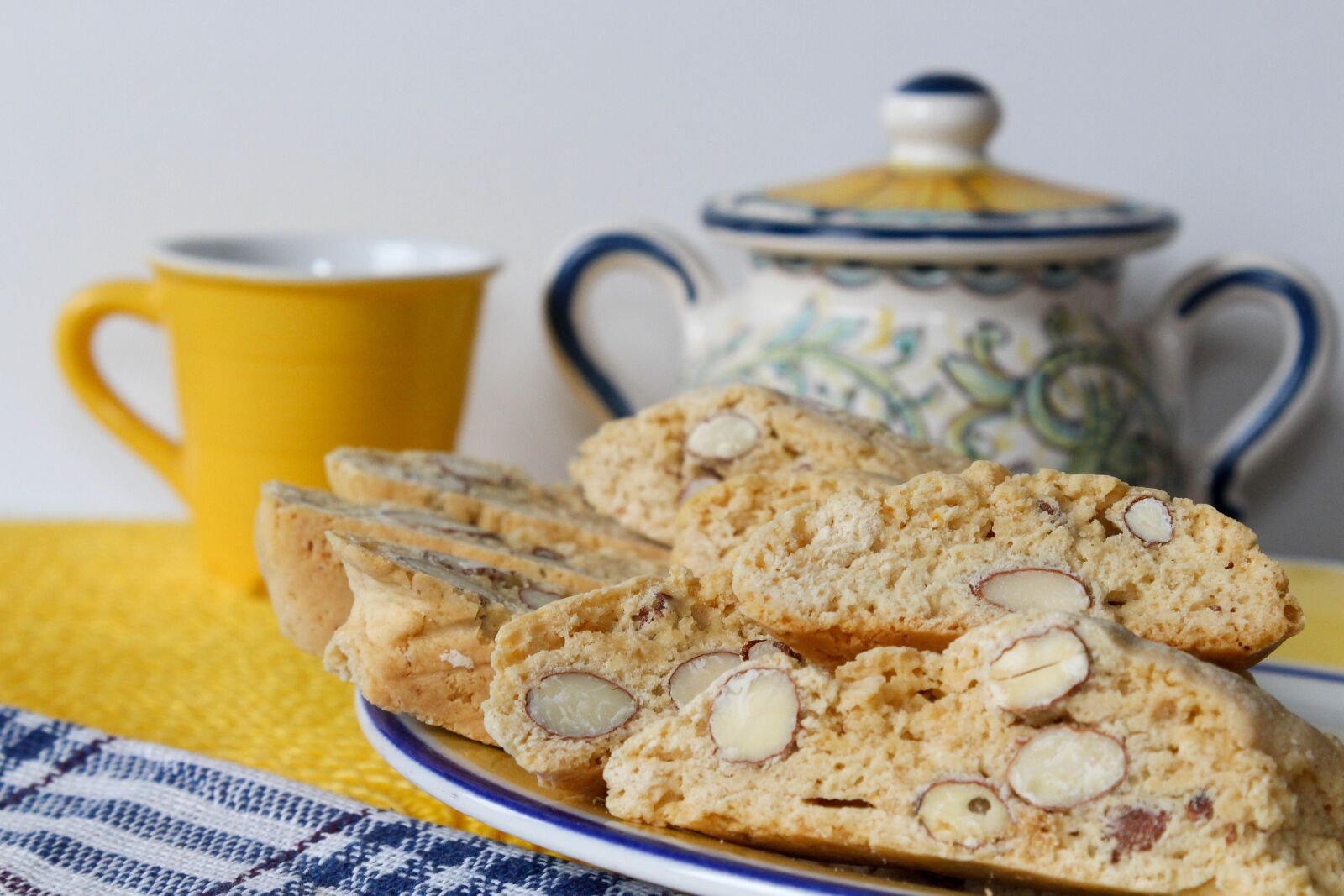Canon EOS 100D (EOS Rebel SL1 / EOS Kiss X7) sample photo. Cantucci, sweets, italian cuisine photography