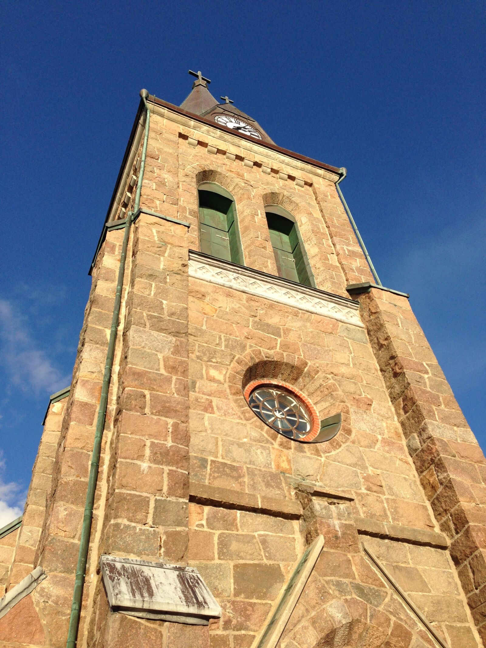 iPhone 5 back camera 4.12mm f/2.4 sample photo. Fjallbacka, church, sweden photography