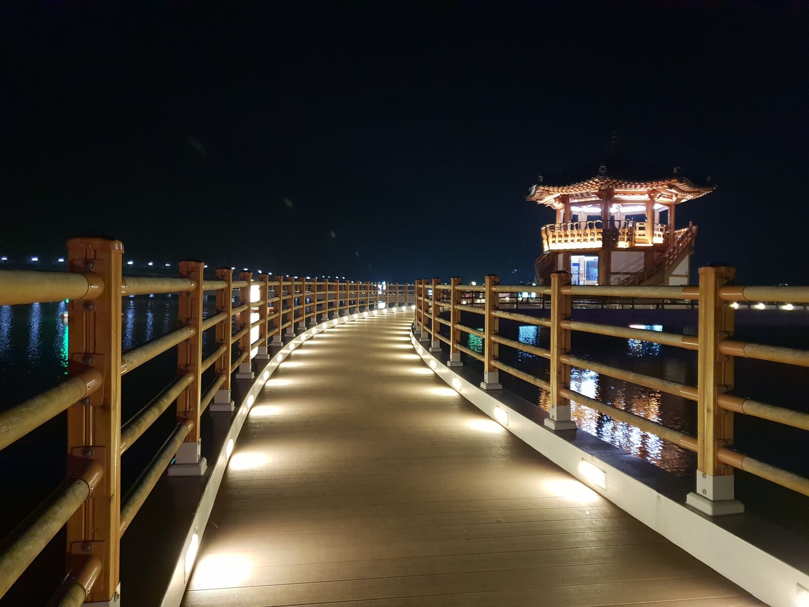 Samsung Galaxy S9 sample photo. Lighting, lights, night photography