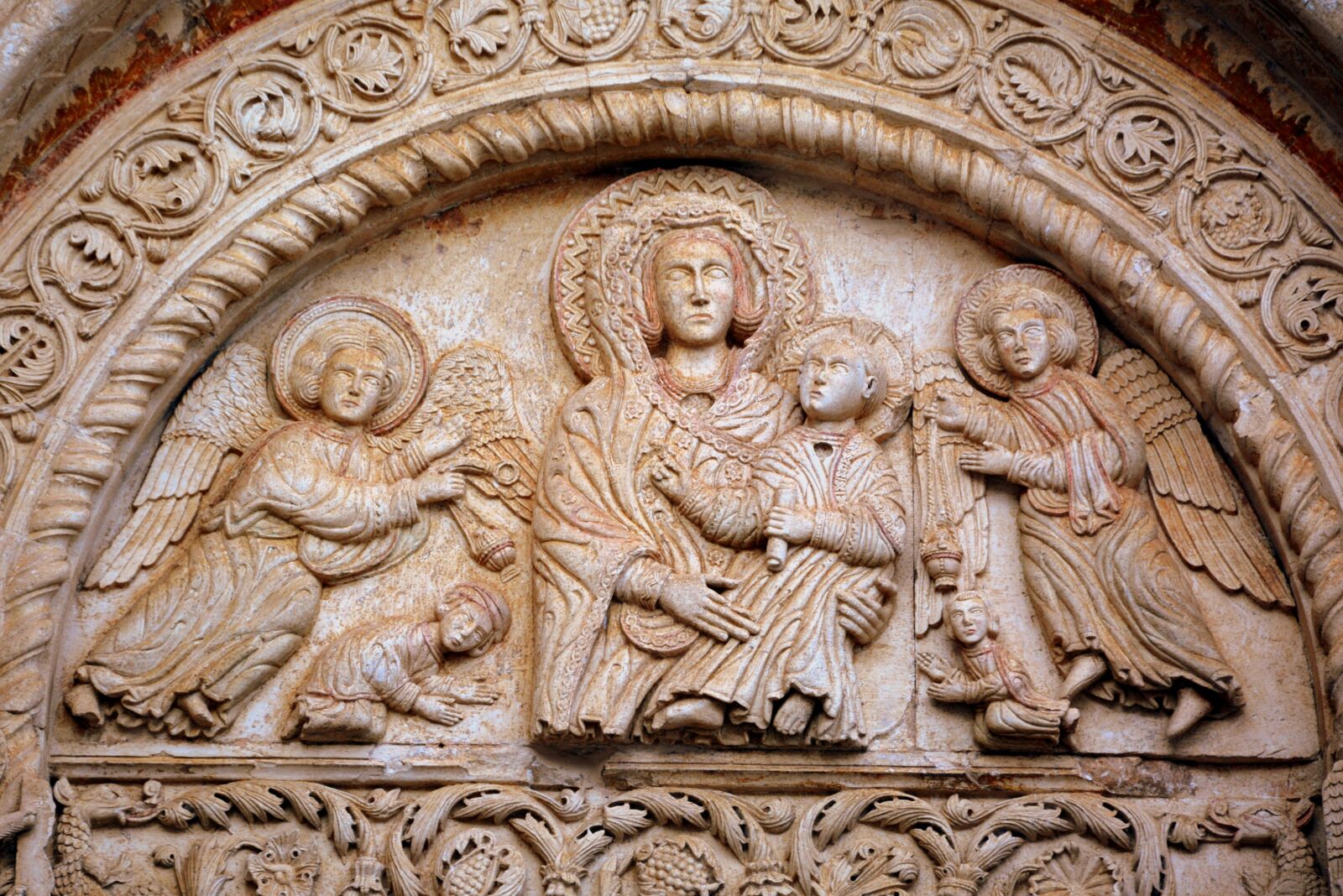 Nikon D7100 sample photo. Relief, madonna, sculpture photography
