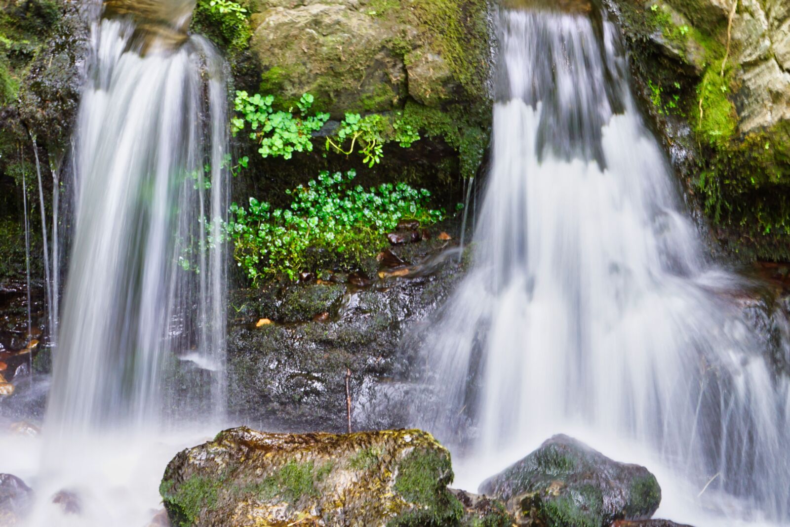 Sony E 55-210mm F4.5-6.3 OSS sample photo. Water, waterfall, stones photography