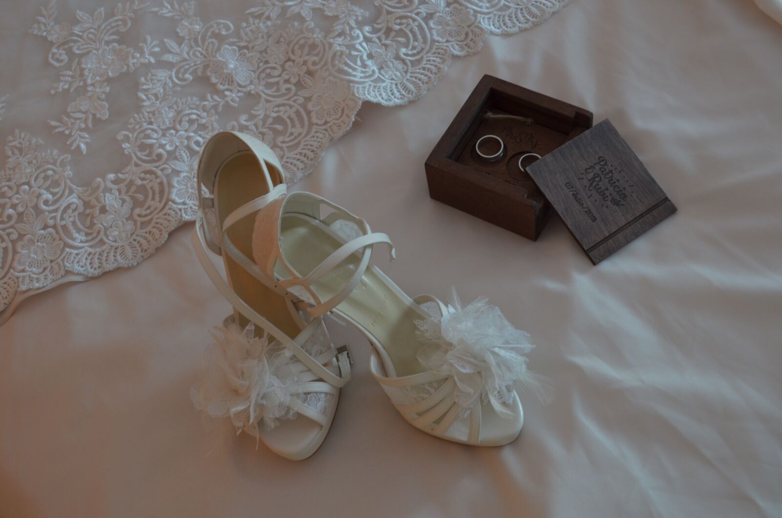 Nikon D5100 sample photo. Shoes, wedding, rings photography