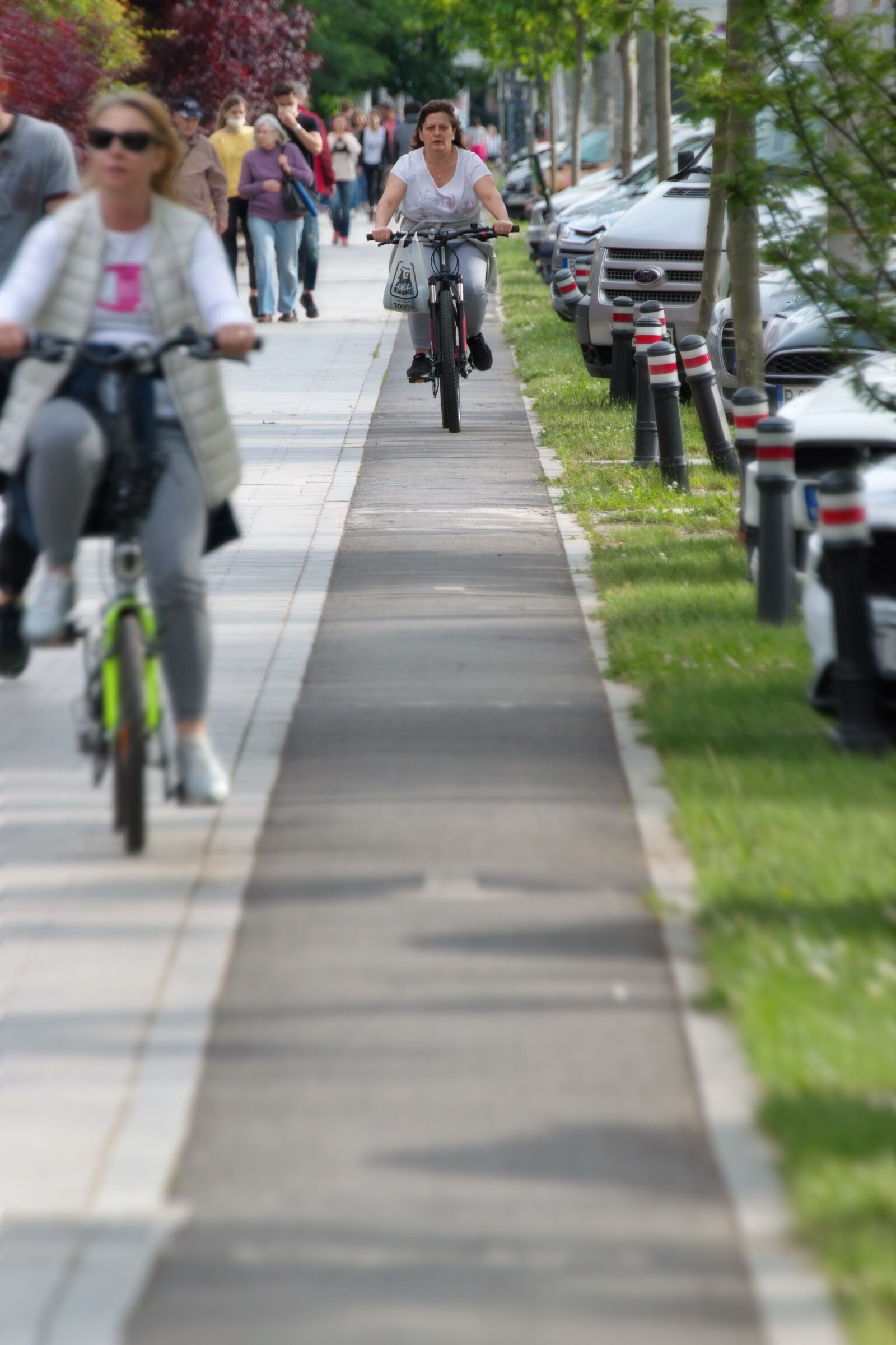 Nikon D5300 sample photo. Woman, while riding, bike photography
