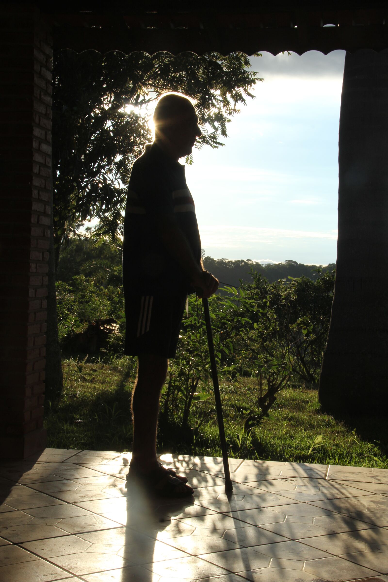 Canon EF-S 18-200mm F3.5-5.6 IS sample photo. An older man, landscape photography