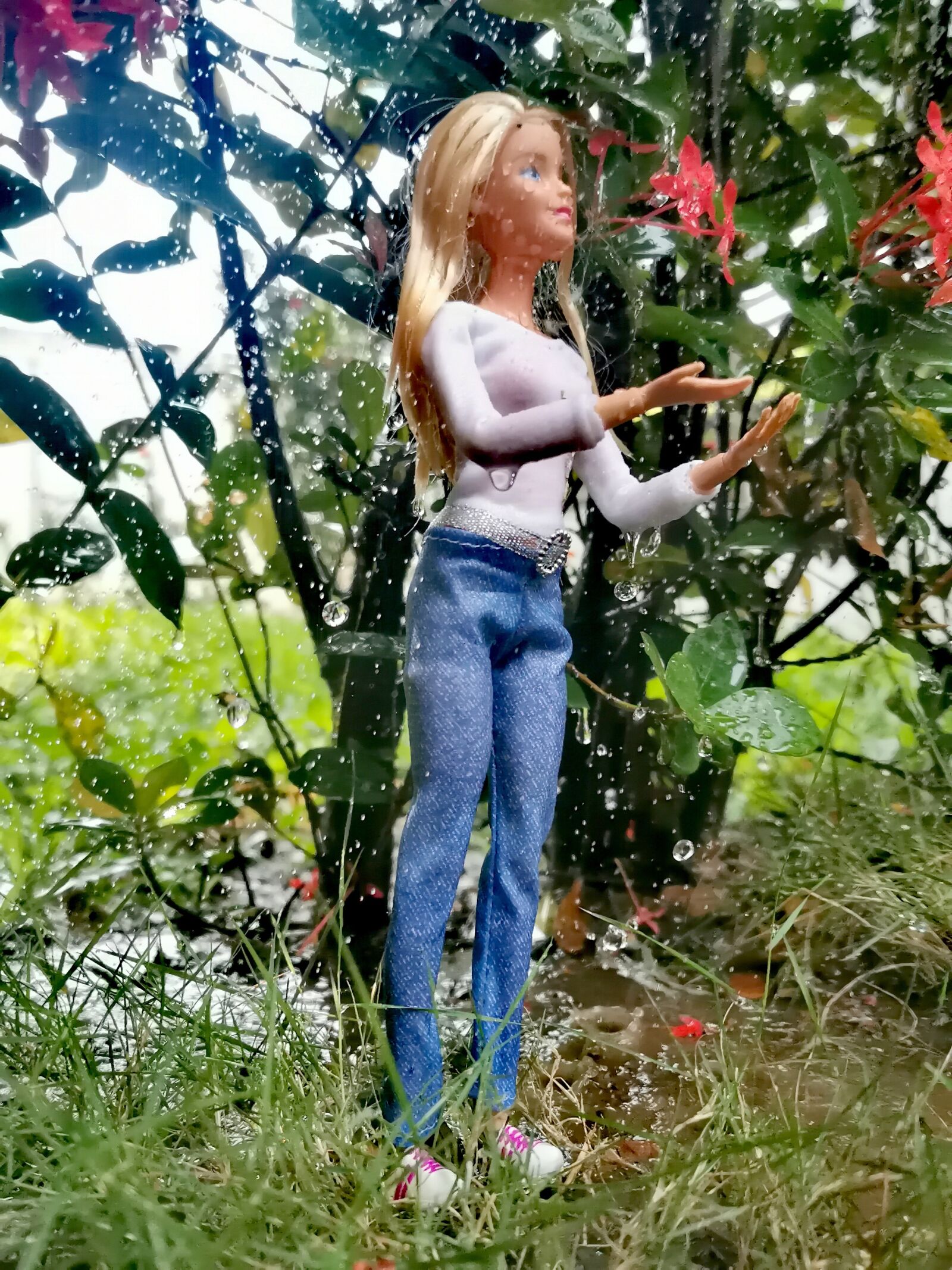 HUAWEI P30 Pro sample photo. Rain, wrist, barbi photography