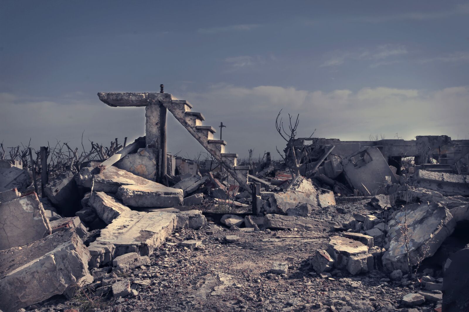 Canon EOS 7D sample photo. Ruins, city, ladder photography