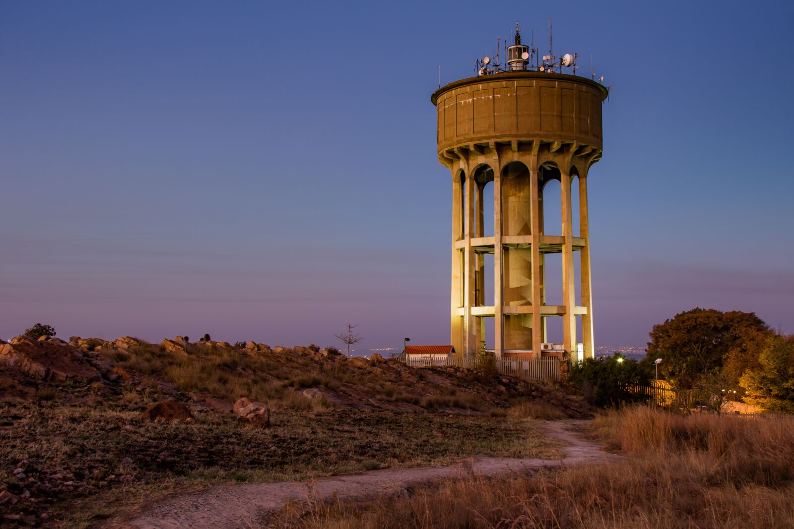 Canon EF-S 18-200mm F3.5-5.6 IS sample photo. Water tower, sunset, architecture photography