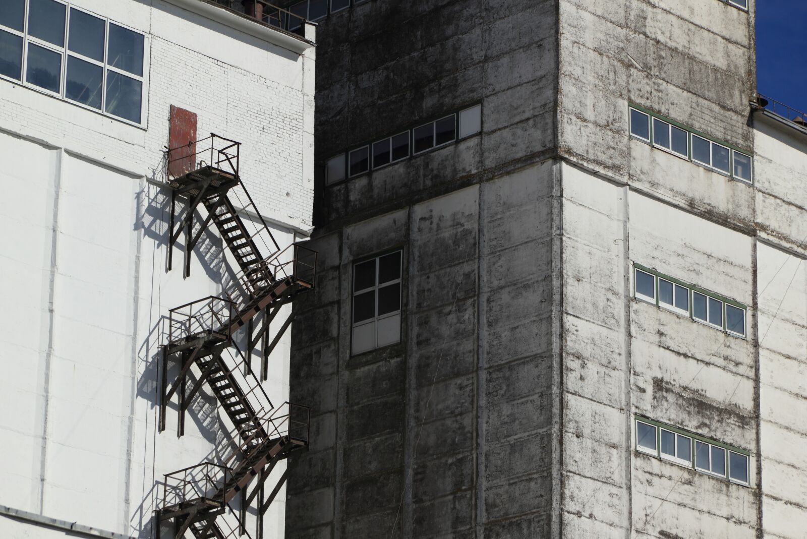 Canon EOS 550D (EOS Rebel T2i / EOS Kiss X4) sample photo. Lithuania, factory, building photography