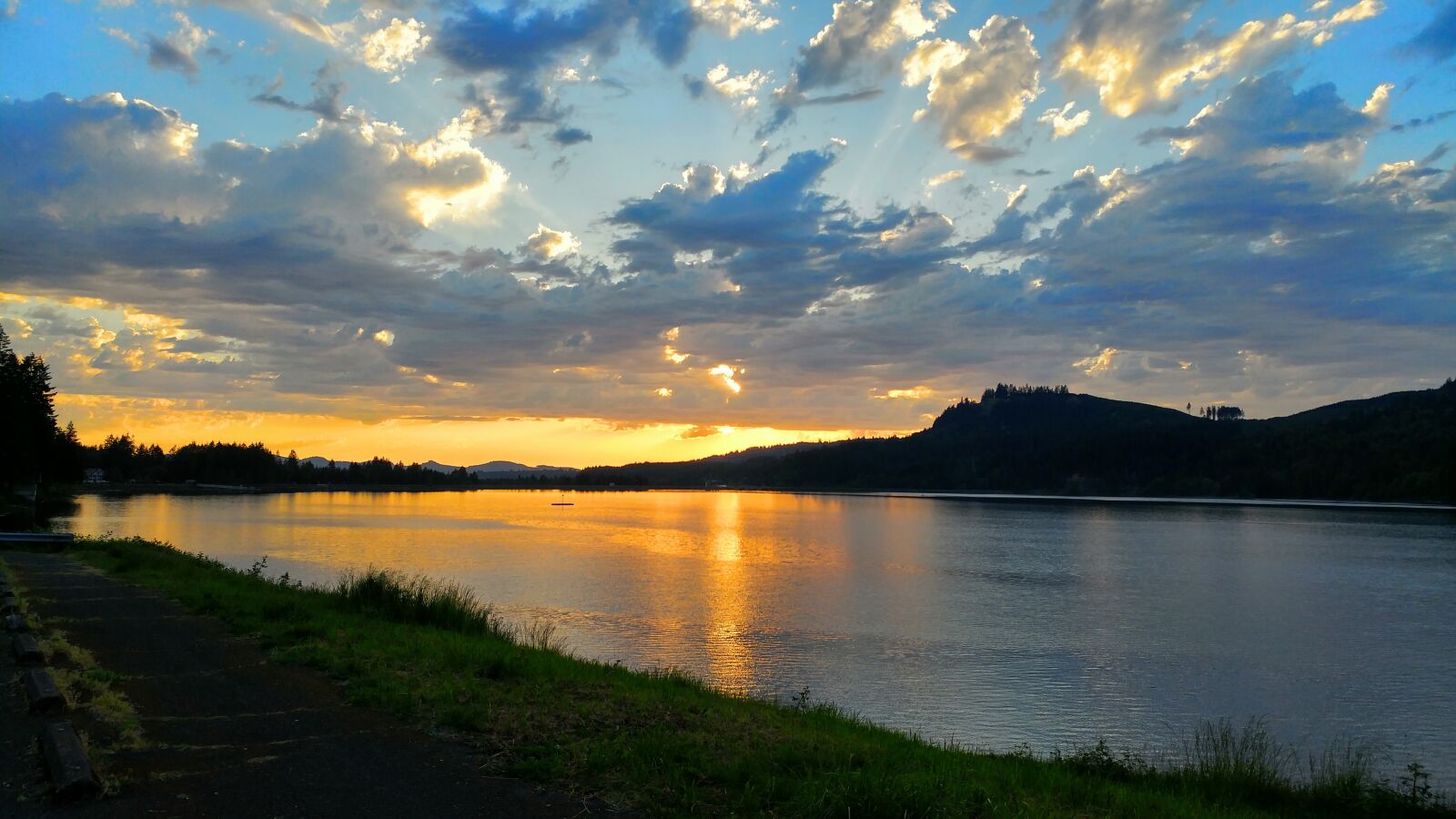 LG G5 sample photo. Clouds, lake, sunset photography