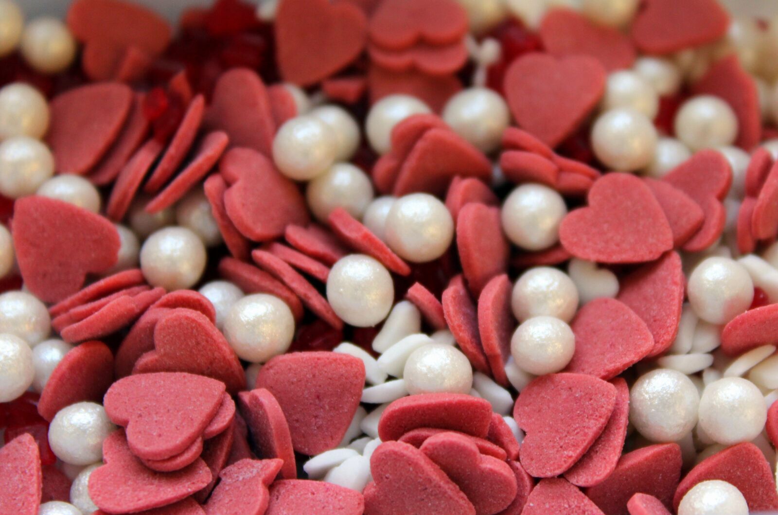 Canon EOS 1200D (EOS Rebel T5 / EOS Kiss X70 / EOS Hi) sample photo. Hearts, decoration, heart photography