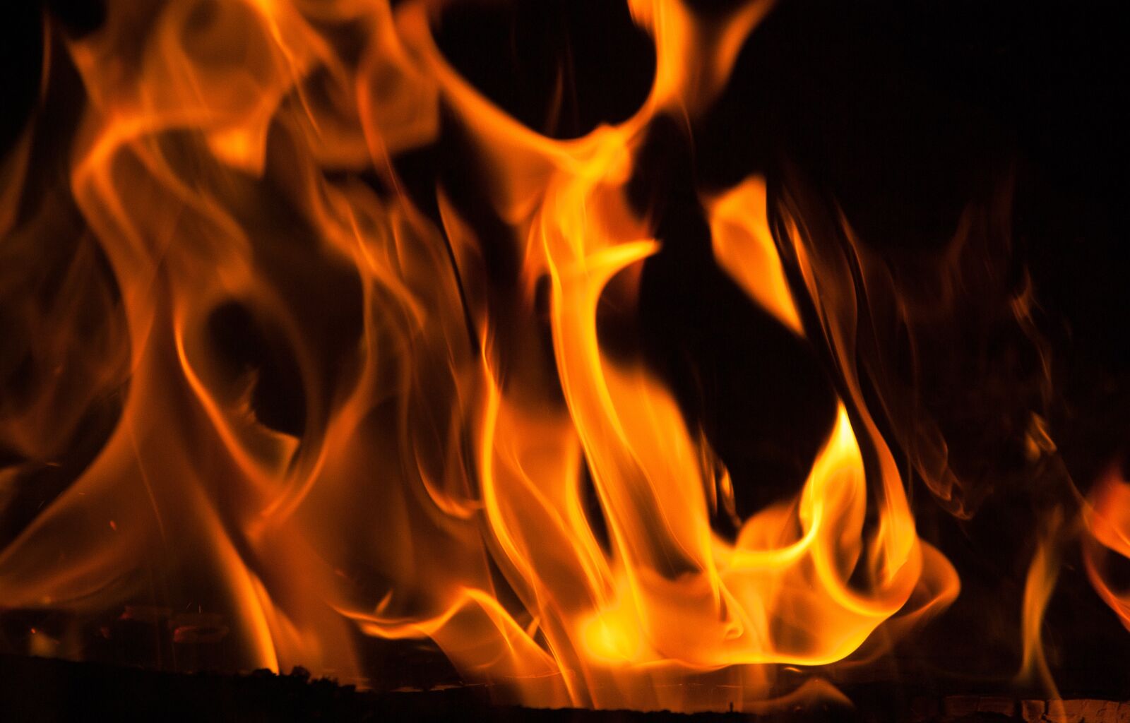 Pentax K10D sample photo. Fire, flames, fireplace photography