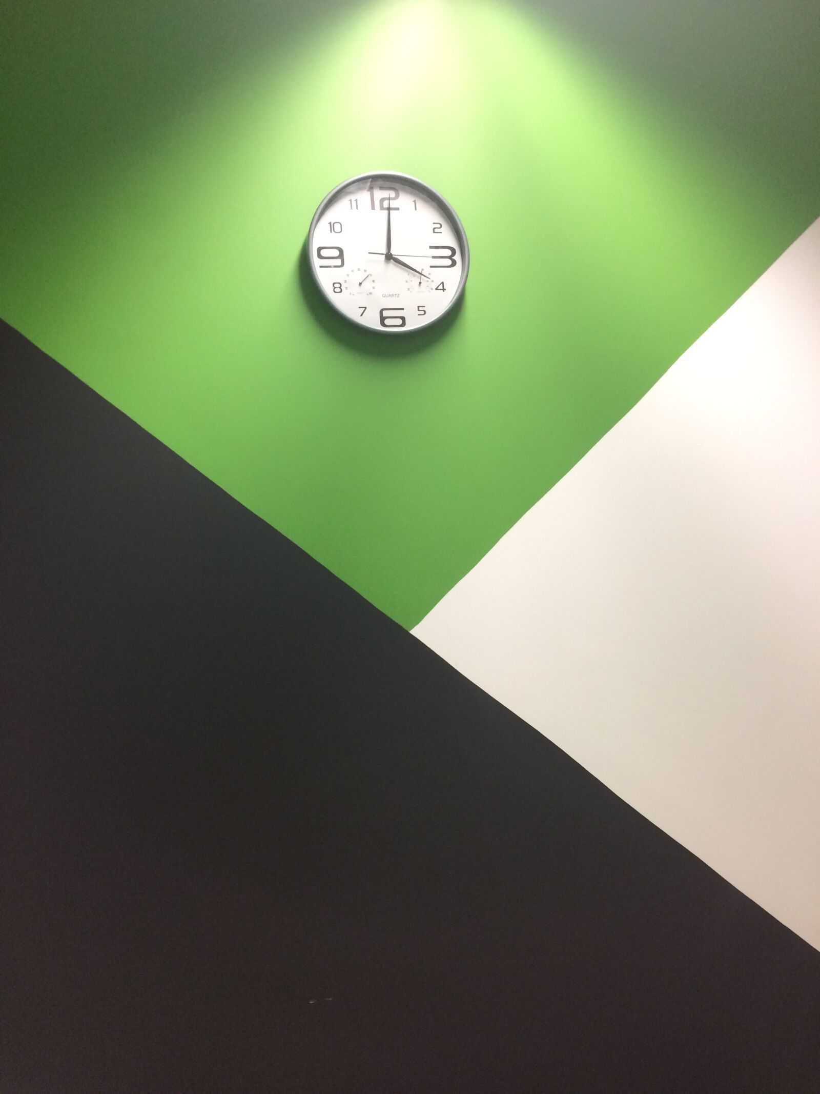 iPhone 5s back camera 4.15mm f/2.2 sample photo. Clock on the wall photography