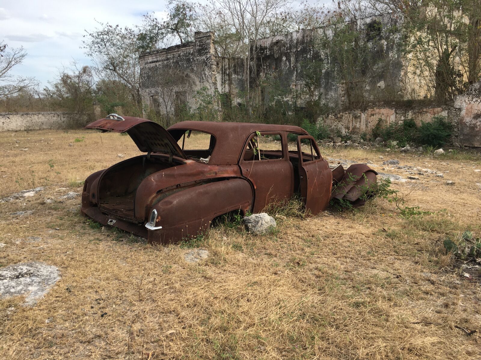 Apple iPhone 6s sample photo. Beetle, lostplace, car photography