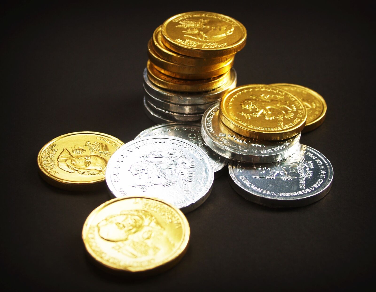 Olympus E-300 (EVOLT E-300) sample photo. Coin, gold, cash photography