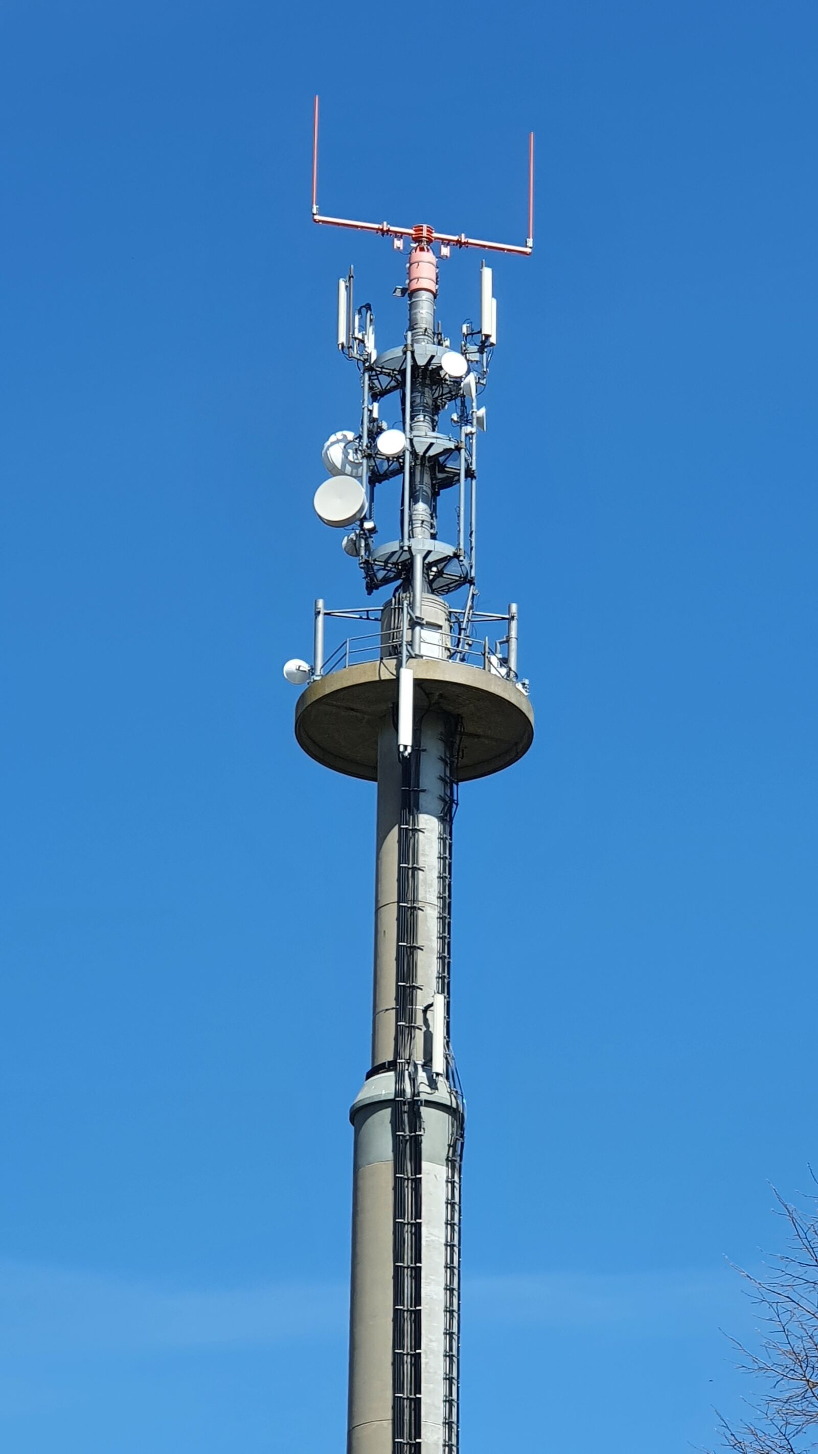 Samsung Galaxy S10+ sample photo. Radio mast, phone, connection photography
