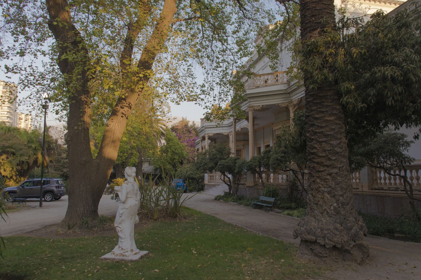 Canon EOS 77D (EOS 9000D / EOS 770D) sample photo. Park, trees, statue photography