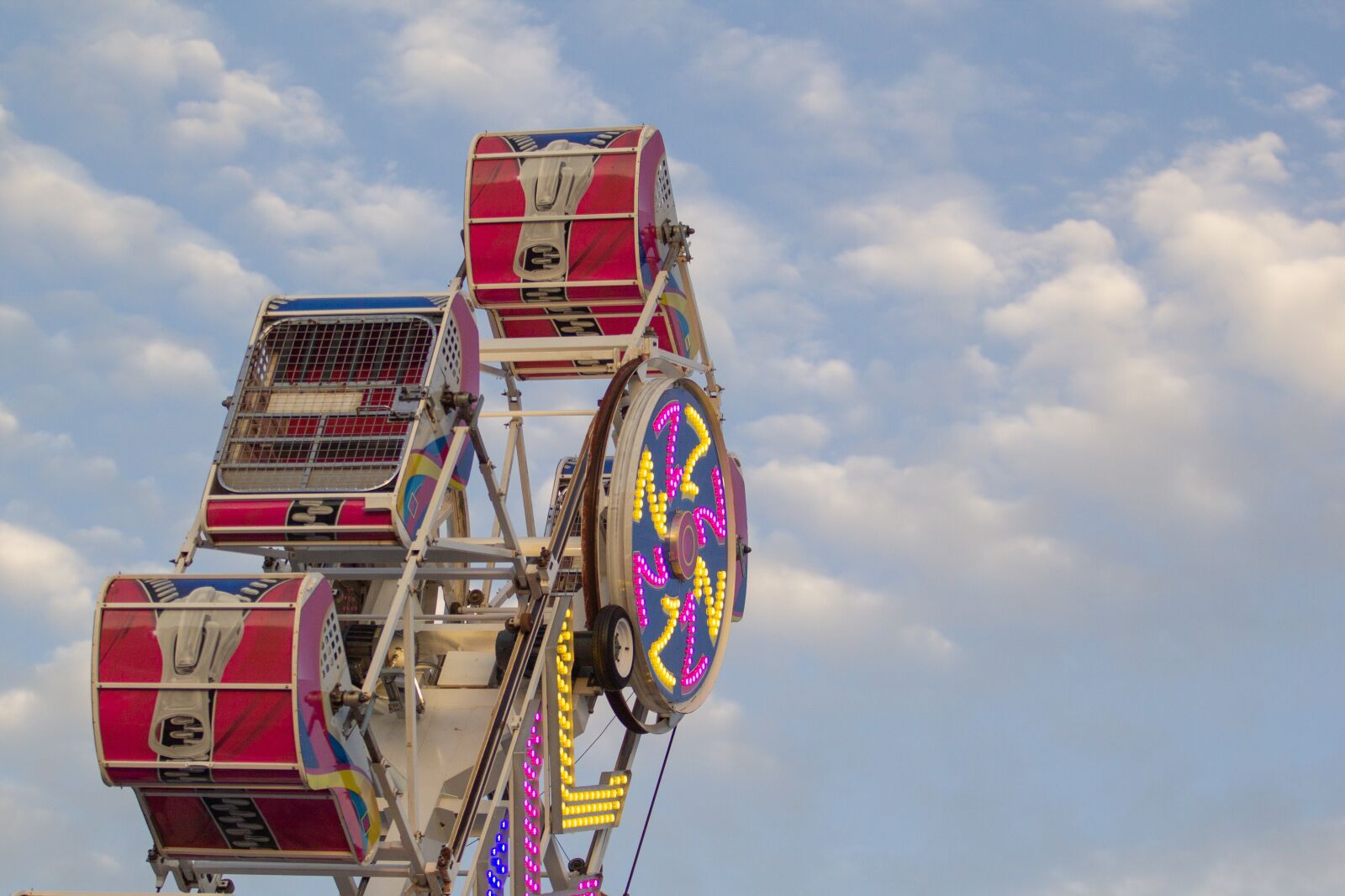 Canon EOS 60D + Canon EF 70-200mm F2.8L USM sample photo. Carnival, carnival ride, sky photography