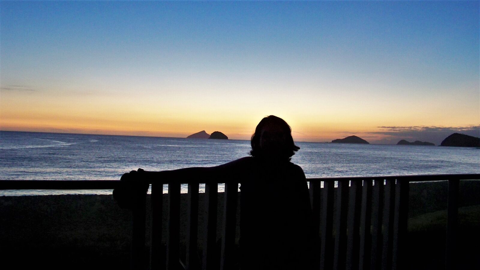 Kodak EASYSHARE Z1012 IS DIGITAL CAMERA sample photo. Sol, mar, noite photography