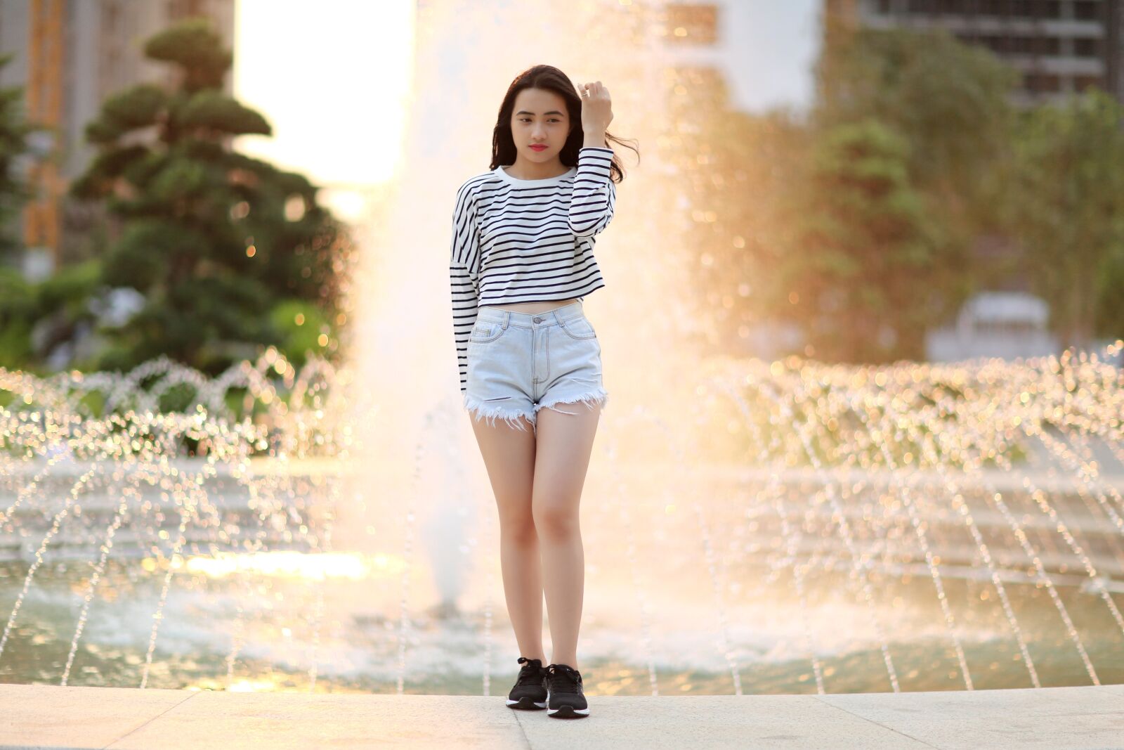 Canon EF 85mm F1.2L II USM sample photo. Fountain, girl, young photography
